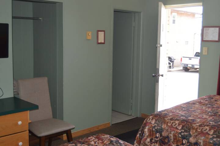 Room 10 of 25