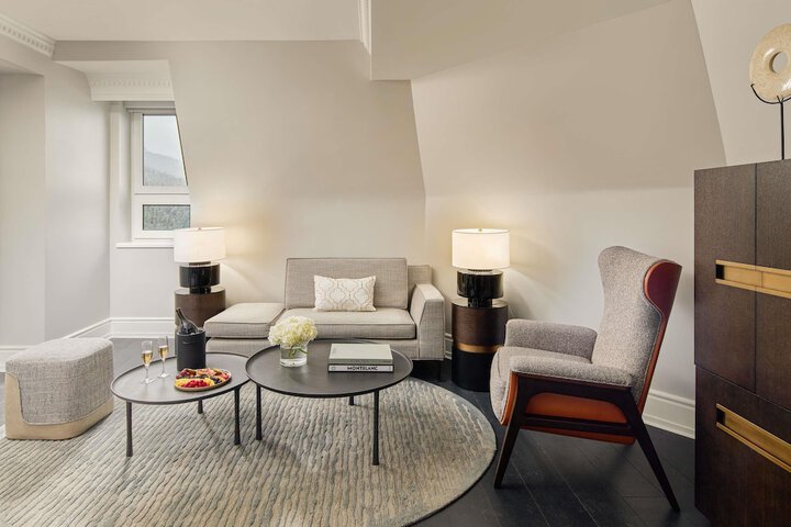 Room 100 of 299