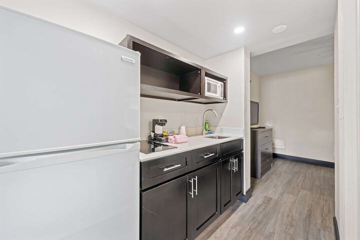 2 Double Beds Microwave and Refrigerator Flat Screen Television Work Desk High Speed Internet Accessible Continental Breakfast (1 of 32)