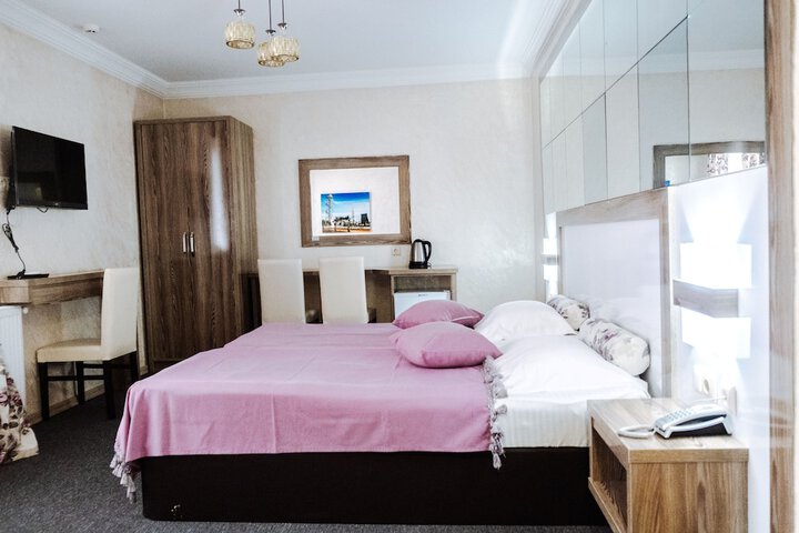 Room 7 of 25