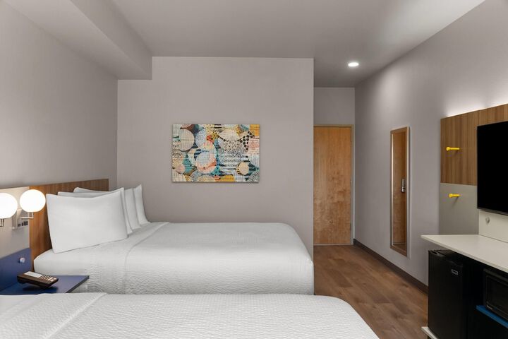 Room 16 of 40