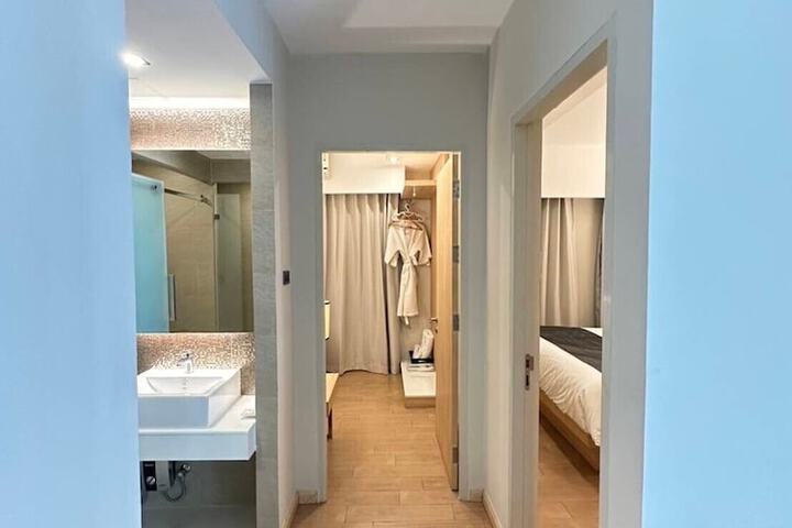 Room 10 of 30