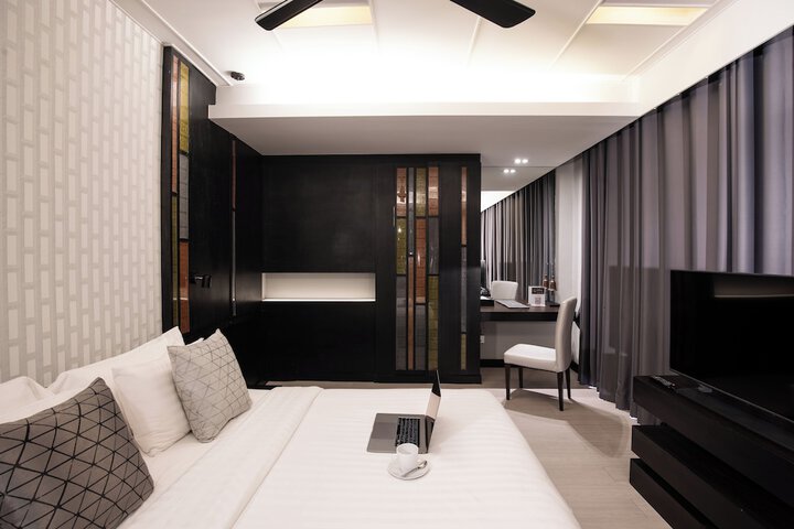 Room 18 of 93