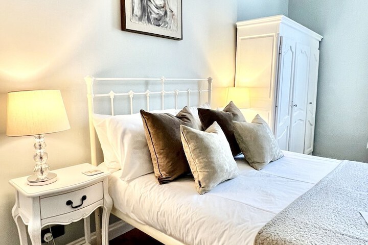 Room 4 of 74