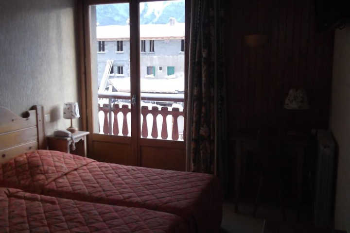 Room 3 of 38