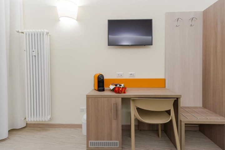 Room 10 of 34