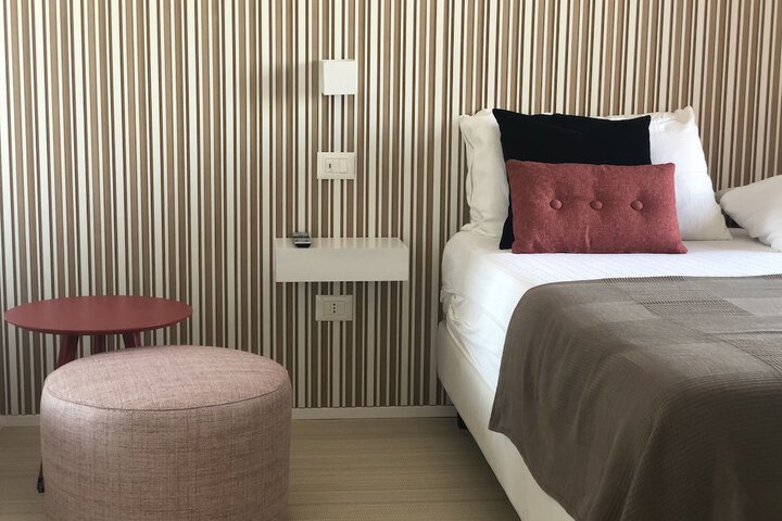 Room 4 of 10