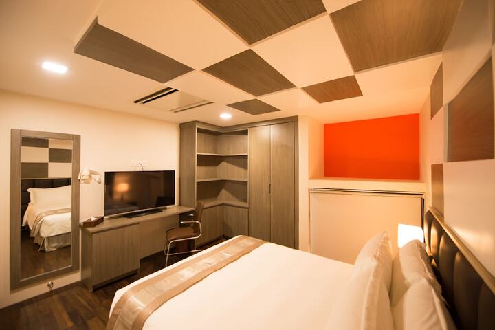 Room 18 of 129