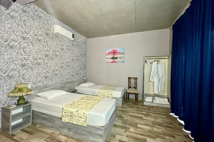 Room 11 of 28
