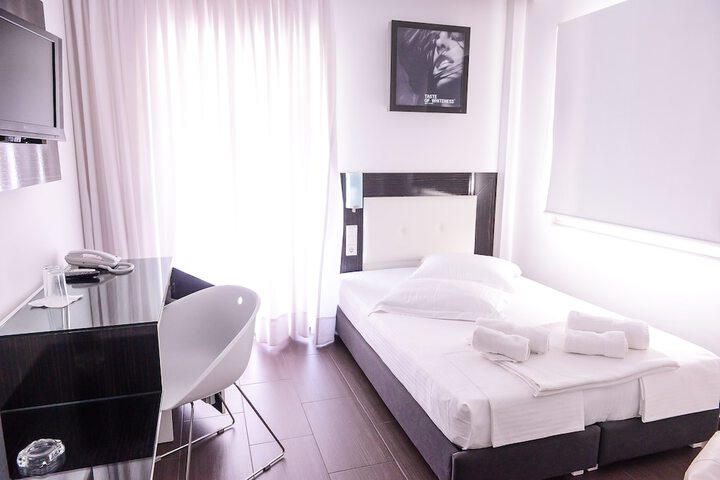 Room 13 of 38