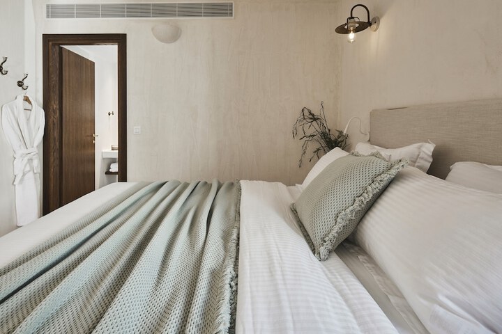 Room 34 of 174