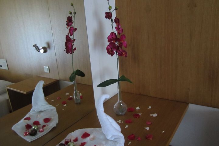 Room 3 of 63