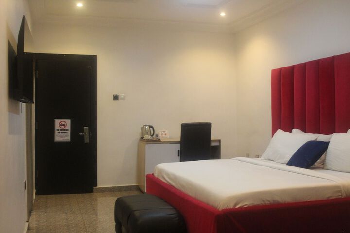 Room 28 of 47