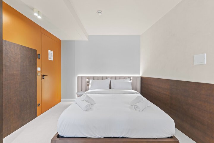 Room 45 of 102