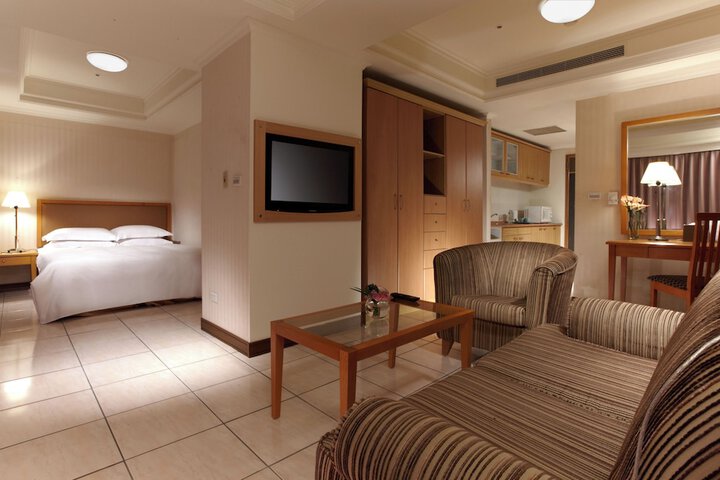Room 13 of 23