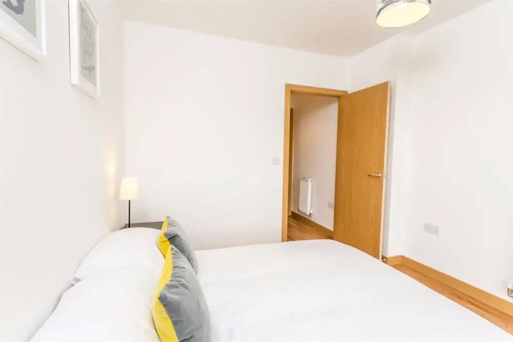 Room 5 of 13