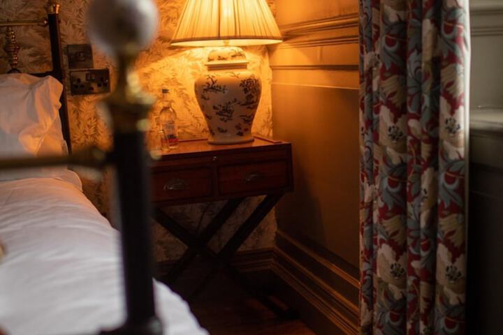 Room 9 of 34