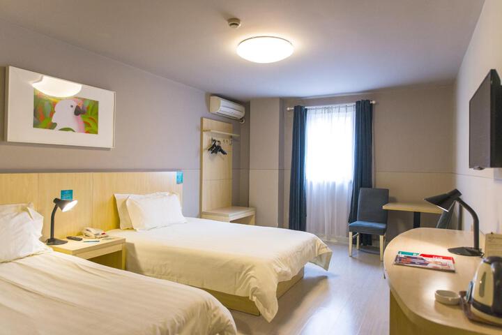 Room 10 of 31