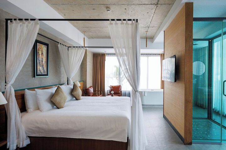 Room 25 of 51