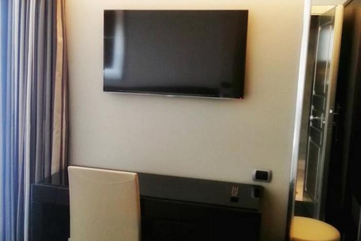In-room business center