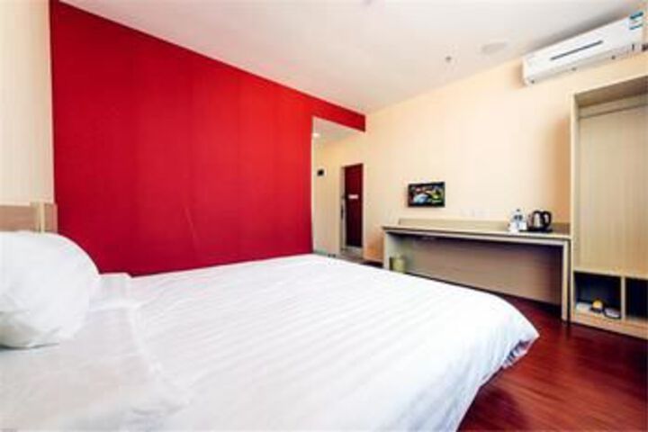 Room 5 of 18