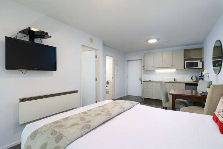 Room 16 of 34