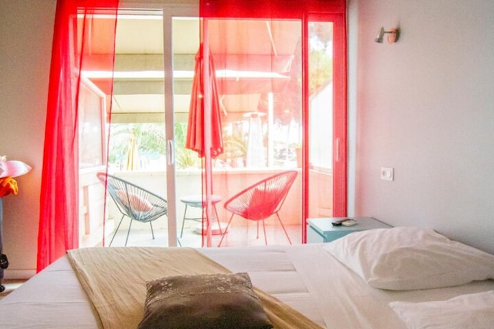 Room 8 of 62
