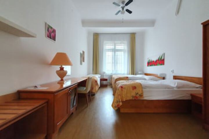 Room 103 of 324