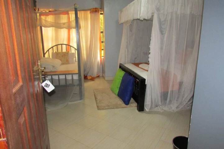 Room 6 of 10