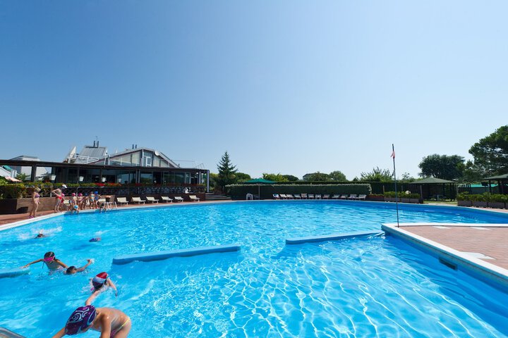 Hotel with Pool
