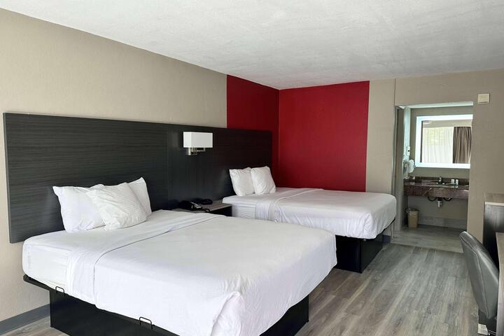 2 Queen Beds Ground Floor (4 of 4)
