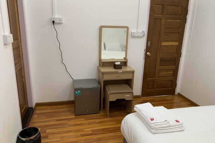 Room 4 of 5