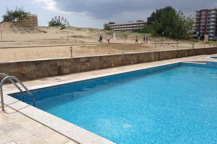Pool 20 of 47