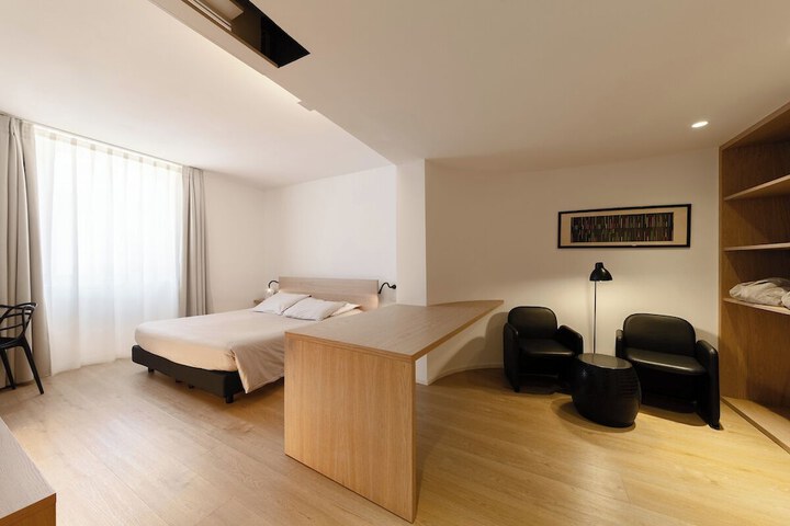 Room 35 of 146