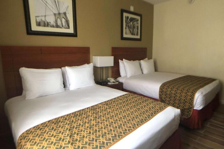 2 Queen Beds Microwave and Refrigerator Work Desk WiFi Continental Breakfast (2 of 6)