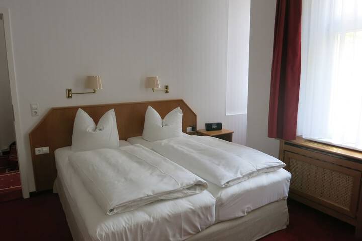 Room 9 of 35
