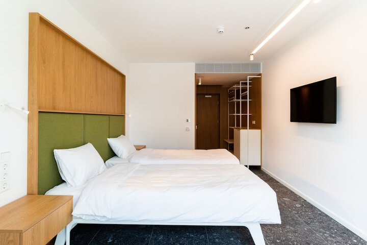 Room 10 of 114
