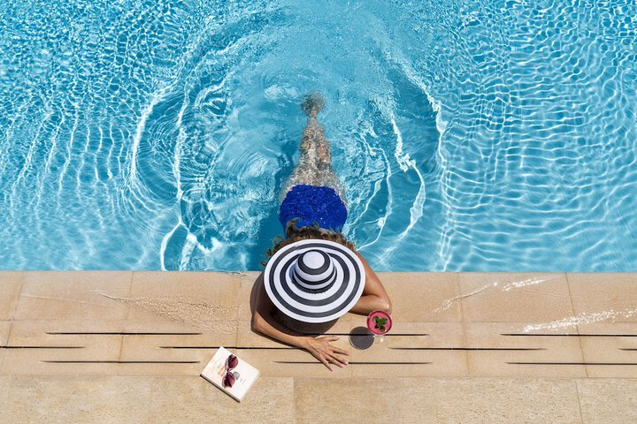 Hotel Pool