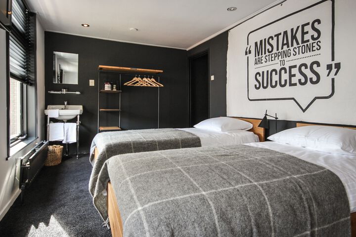 Room 21 of 35