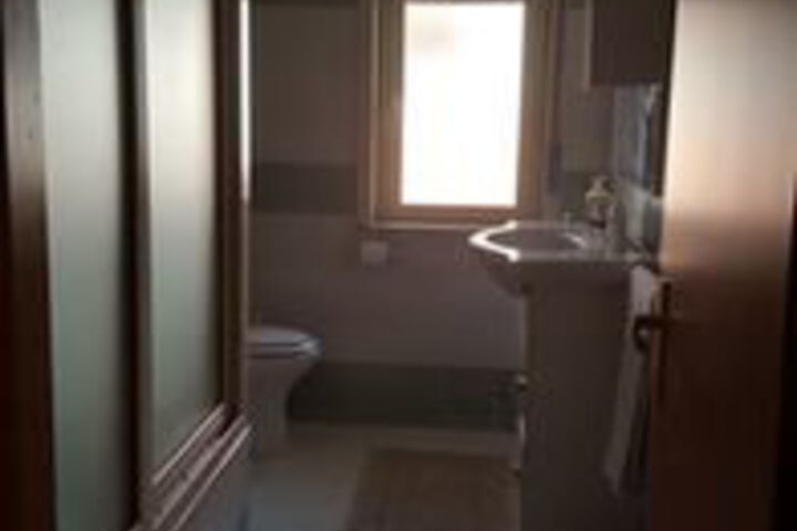 Room 6 of 25