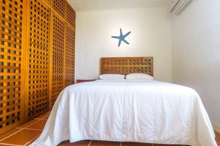 Room 2 of 25