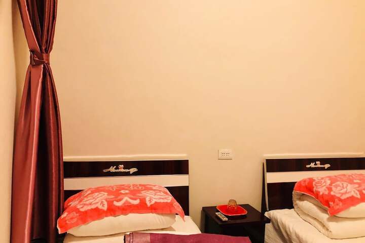 Room 14 of 18