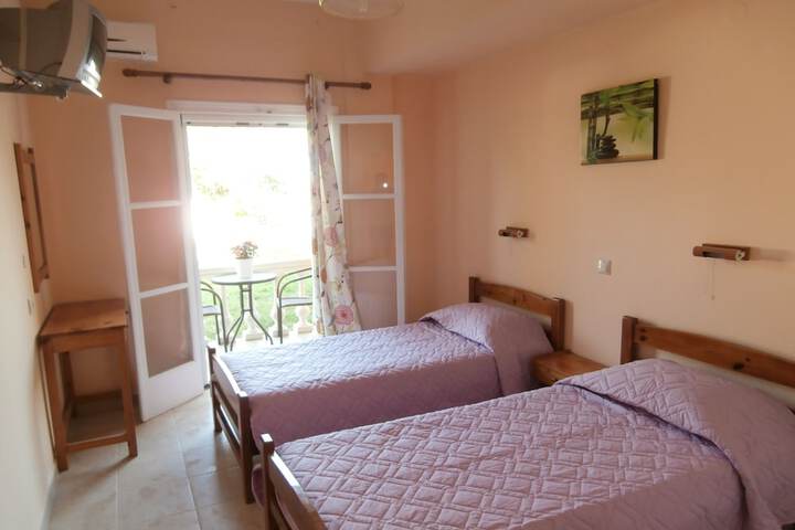 Room 4 of 41