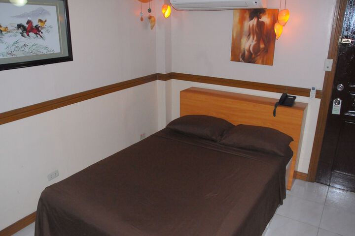 Room 27 of 51