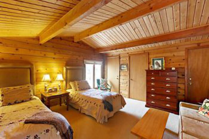 Room 9 of 24