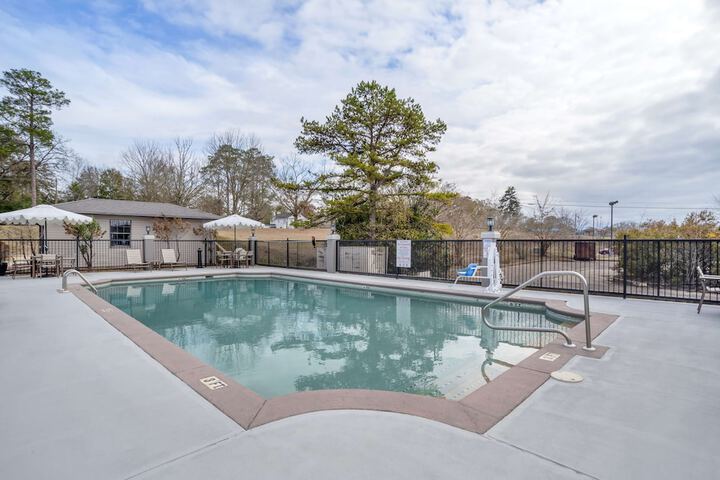 Pool 21 of 27