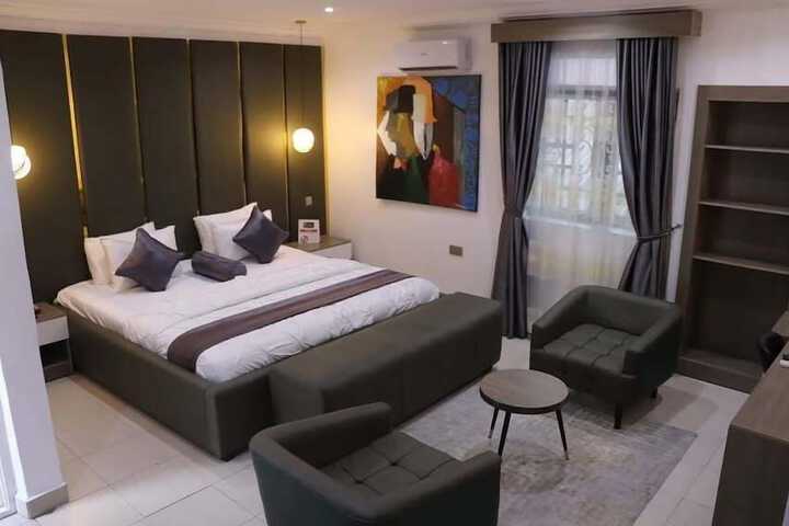 Room 3 of 39