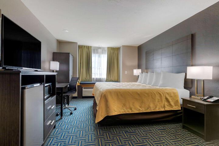 1 King Bed (6 of 7)