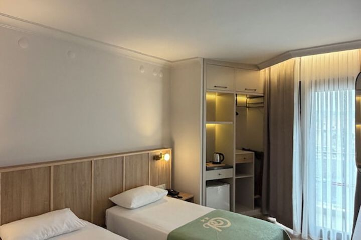 Room 9 of 30