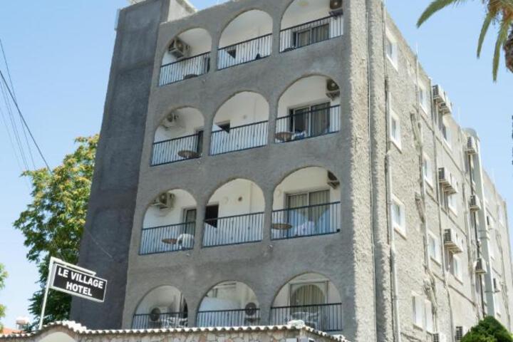 Le Village Hotel